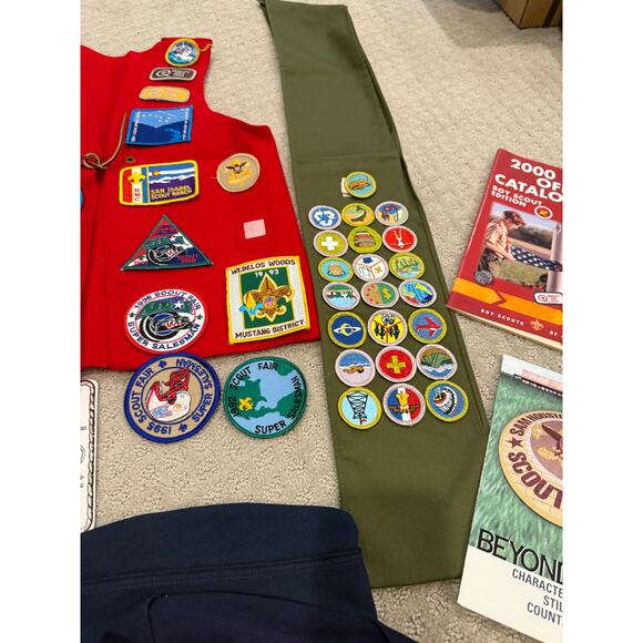 Large Lot of Boy Scouts items - Picture 3 of 9